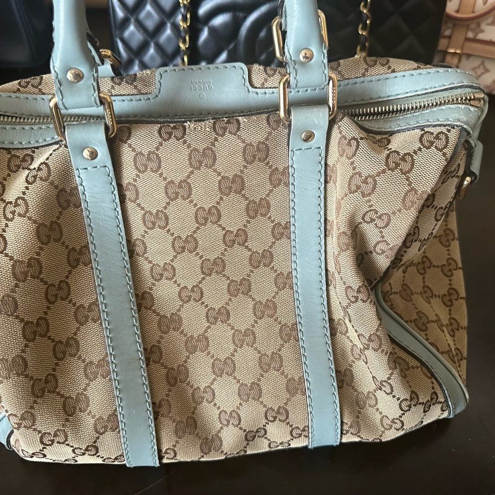 Authentic Gucci - Picture 3 of 4
